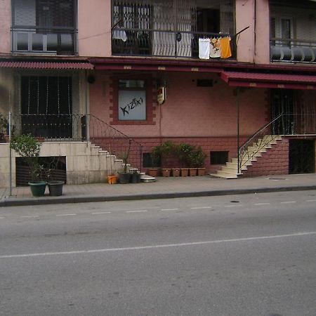 Guesthouse Melikishvili 57 Батумі Екстер'єр фото